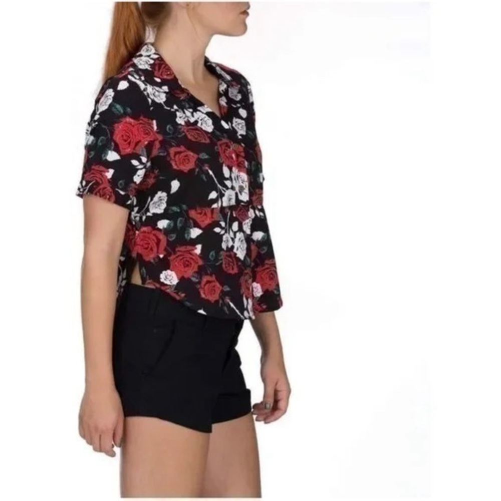 Hurley crop rose collar shirt size L
